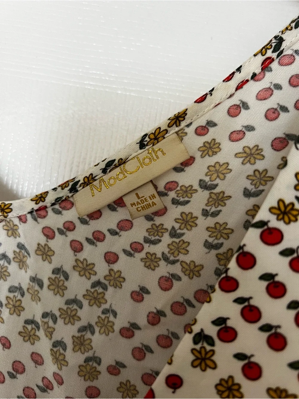 ModCloth Cream Sleeveless Button-Front Floral Blouse